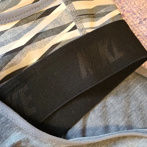 Nike dri fit tank with built-in sports bra - Picture 7 of 8